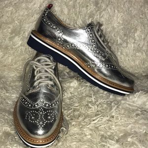 Tommy Hilfiger silver oxfords size 7 brand new